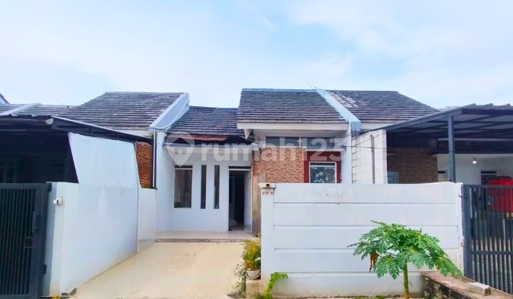 Independent Asset House in Bandung