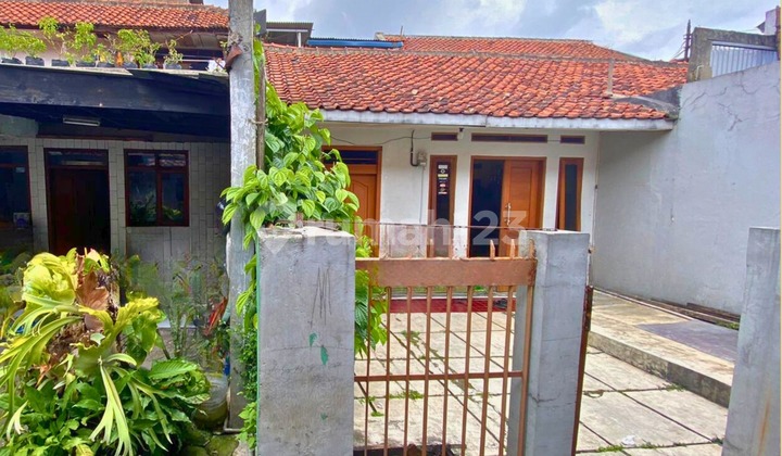 Independent Asset House in Bandung. 2