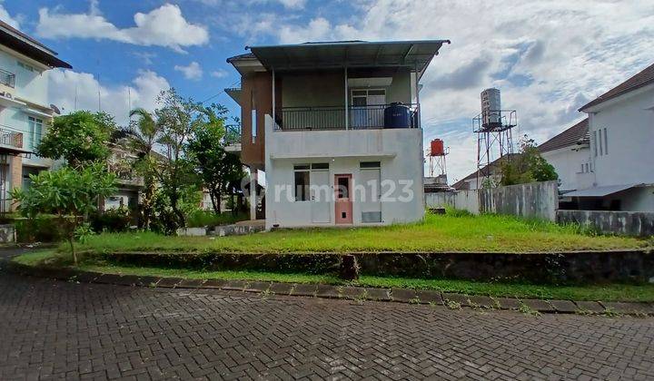 Rumah Tinggal 2 Lantai di Kota Manado