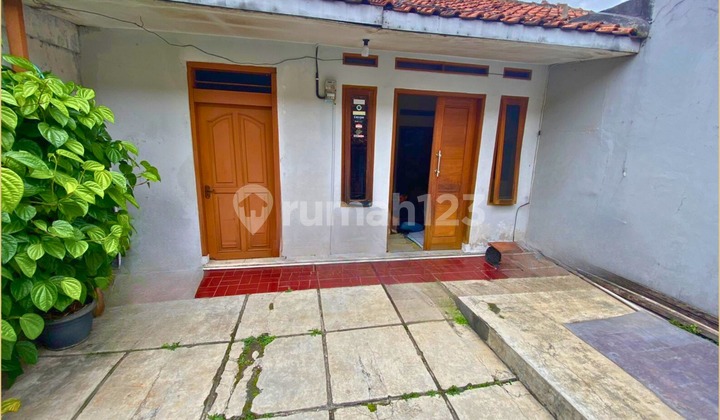 Independent Asset House in Bandung. 1