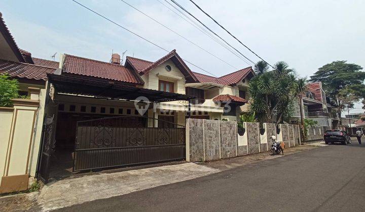 Rumah Dua Lantai di Jakarta Selatan 1