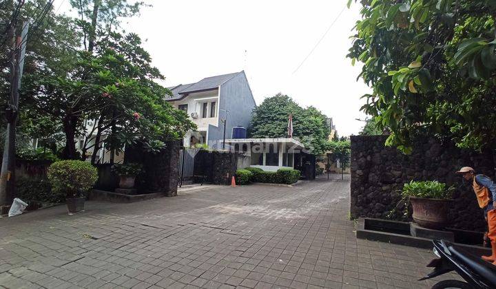 Rumah Dua Lantai di Jakarta Selatan 2