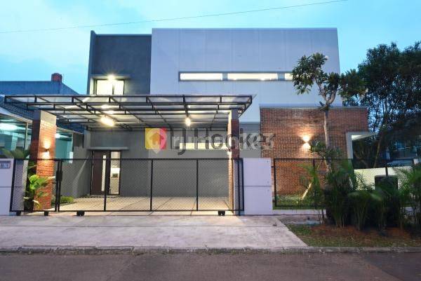 Jual Rumah Baru Full Furnished di Kencana Loka Bsd City 2