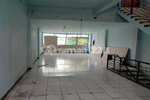 For Rent: Shop House (5 x 15), 3 floors in Haji Nawi Raya, Kebayoran. 2