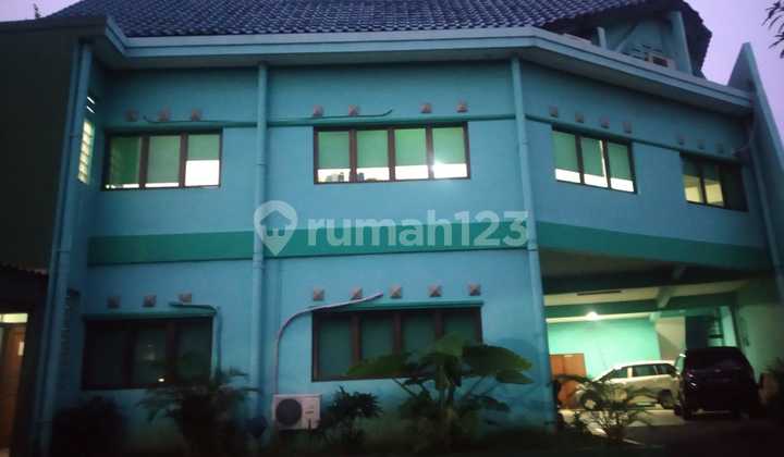 Dijual Gedung Perkantoran Lokasi Strategis di Kebon Jeruk