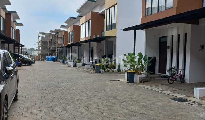 For Sale Minimalist House in a Cluster in the Jombang Ciputat Area - Tangerang Selatan