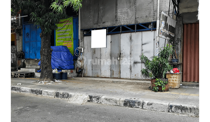 Tempat Usaha Pinggir Jalan di Grogol Row 10 Banyak Traffic Kendaraan Dan Pedestrian