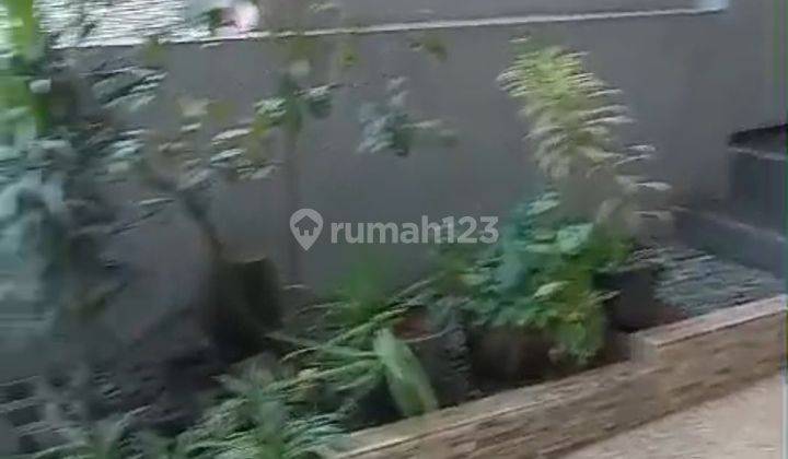 Rumah 2 Lantai Di Serpong Dekat Aeon 2