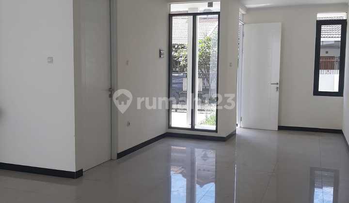 RUMAH SIAP HUNI DI TAMAN HOLIS INDAH  1