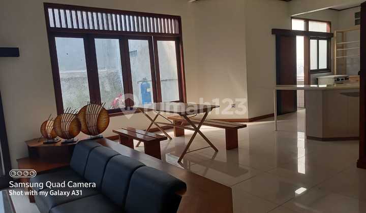 Disewakan Rumah Bersih Baru Direnovasi, Furnished,Di Komplek Setra Indah Bandung