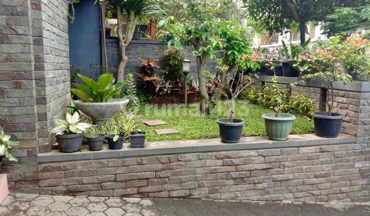 Dijual Rumah Nyaman dan Asri, Semi Furnished di Komplek Setraduta Dijual Rumah Nyaman dan Asri, Semi Furnished di Komplek Setraduta