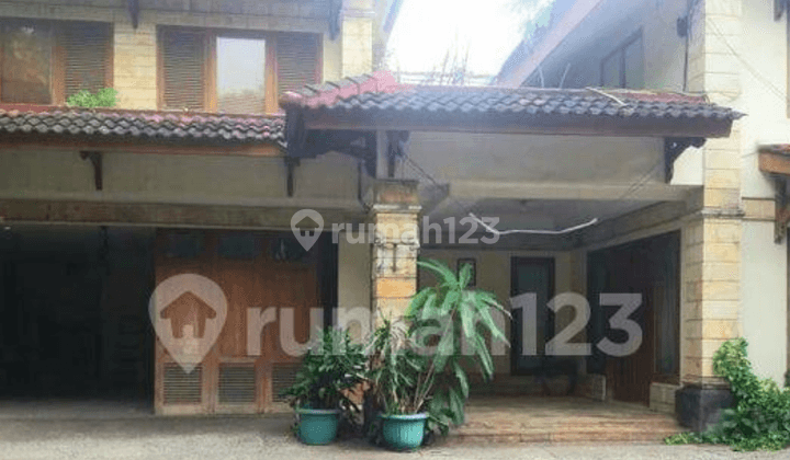 Rumah Mewah Model Lama Lokasi Pejaten Barat Raya 1