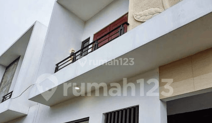 Di Jual Town House Lokasi Strategis 1