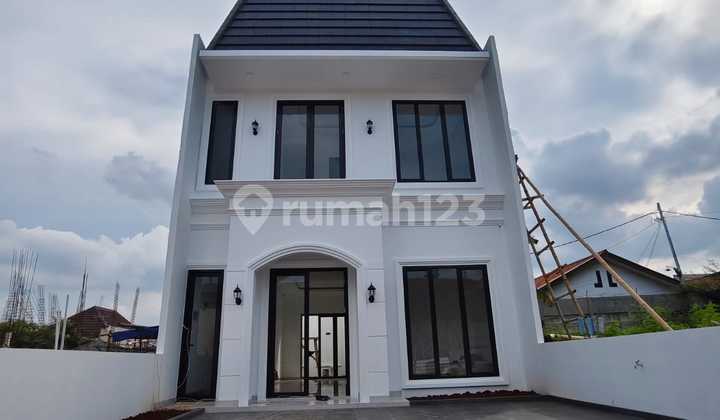 Rumah Mewah Konsep American Classic Samping LRT & Tol Cikunir