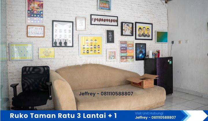 Ruko Strategis 3,5 Lantai, Bekas Kantor di Kawasan Taman Ratu 2