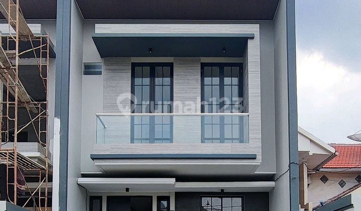 2-Story New House in East Surabaya 2-Story New House in East Surabaya