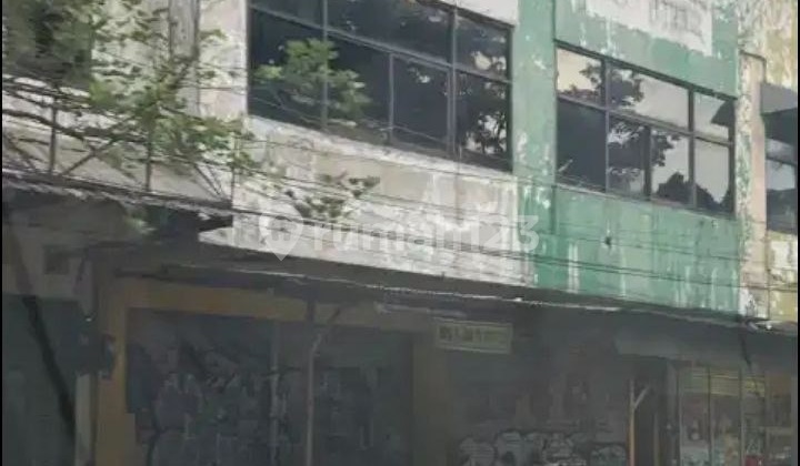 Disewakan Ruko Strategis 2,5 Lantai di Raya Manyar Surabaya Disewakan Ruko Strategis 2,5 Lantai di Raya Manyar Surabaya