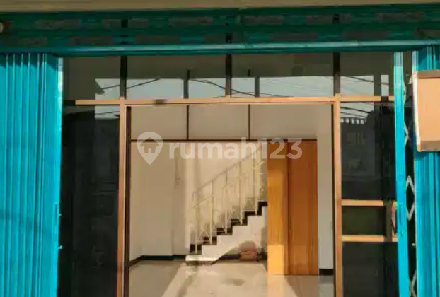 Affordable 3-Story Shop House for Rent, Ready to Occupy, Strategic Location in Klampis