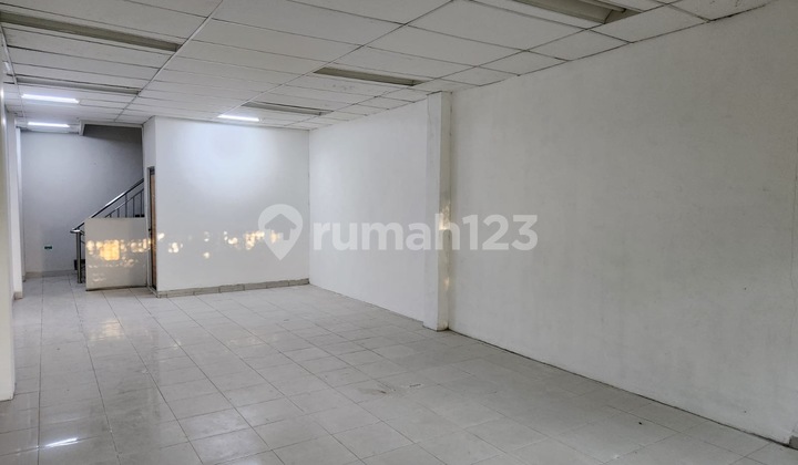 Disewakan Ruko 3,5 Lantai Strategis Nol Jalan A Yani Surabaya