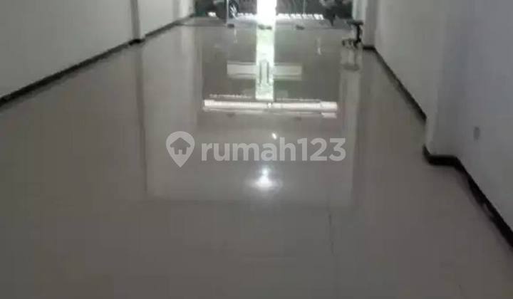For Rent, Move-In Ready, Zero DP, 3-Story Shop House on Perak Barat Street, Surabaya 2