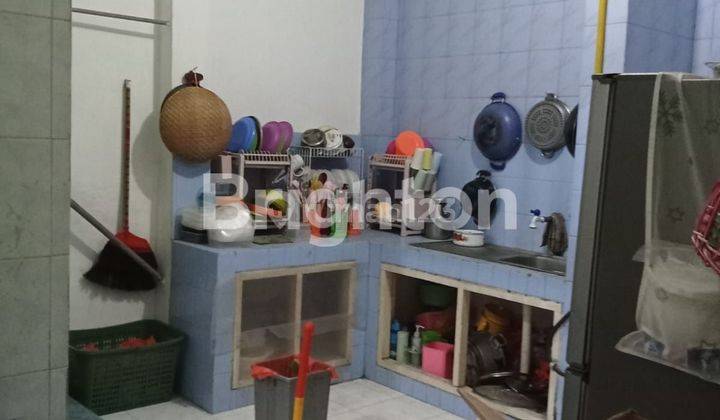 RUMAH TENGAH KOTA GRESIK DI LINGKUNGAN SDH TERBENTUK 2