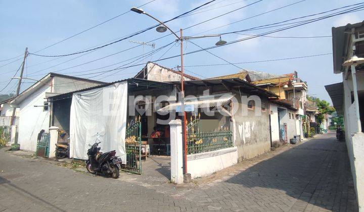 Rumah hunian + 2 kamar kost 1