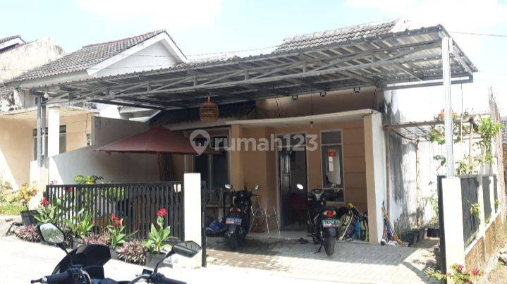 Rumah Siap Huni, Ada Sisa Tanah, Shm Di Azzalona 1