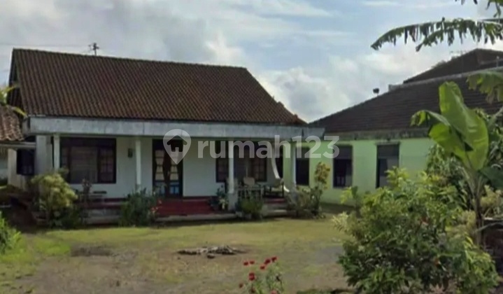 House with a Spacious Yard in Mertoyudan, Magelang House with a Spacious Yard in Mertoyudan, Magelang