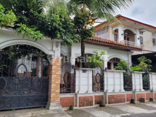 2-Story House Near Stan Maguwo Market, Depok, Jogjakarta 2-Story House Near Stan Maguwo Market, Depok, Jogjakarta