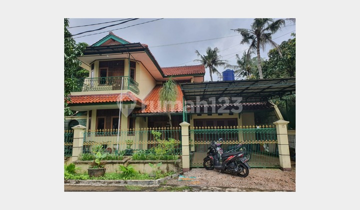 Rumah 2 Lantai Desain Klasik Tropis di Cibubur Ciracas Rumah 2 Lantai Desain Klasik Tropis di Cibubur Ciracas