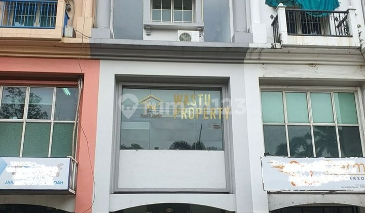 Ruko Mewah dengan Lift di Jakarta Selatan