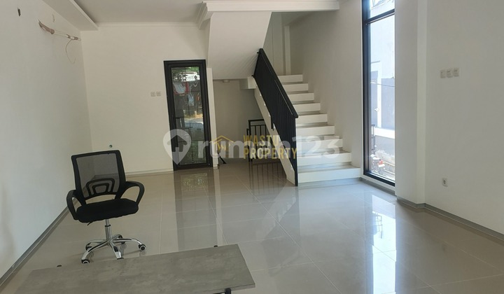 FOR SALE 3-STORY SHOPHOUSE READY TO OCCUPY IN JAGAKARSA FOR SALE 3-STORY SHOPHOUSE READY TO OCCUPY IN JAGAKARSA