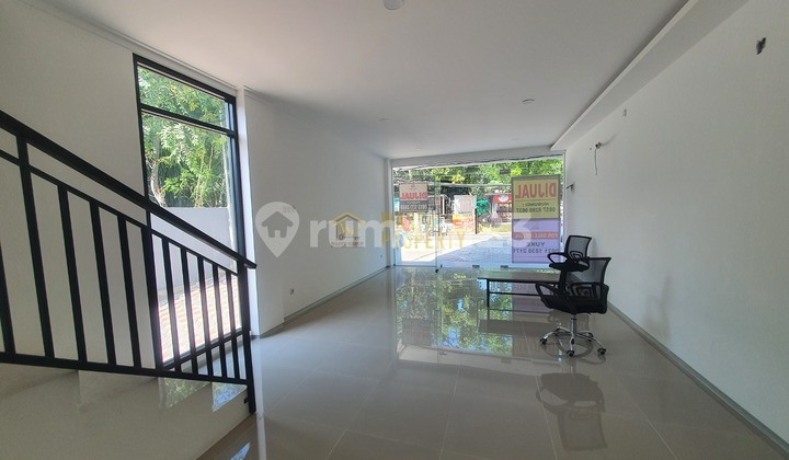 Time to Start a Business in an Affordable 3-Story Shop House in Jagakarsa 2