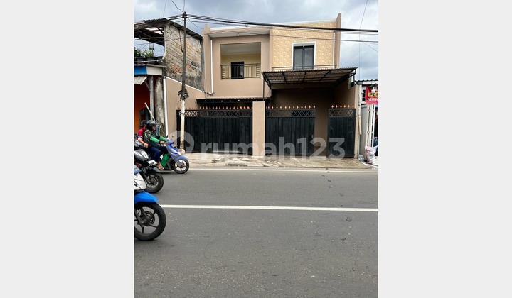 2-Story Residence in Lenteng Agung - By the Main Road 2-Story Residence in Lenteng Agung - By the Main Road