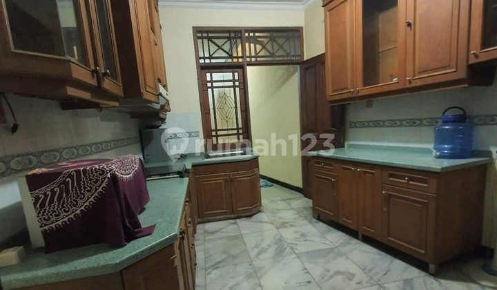 Rumah Second Cantik di Ciracas Dekat Akses Tol 2