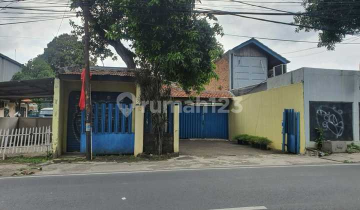 Hunian Megah dengan Tanah Luas di Jakarta Selatan