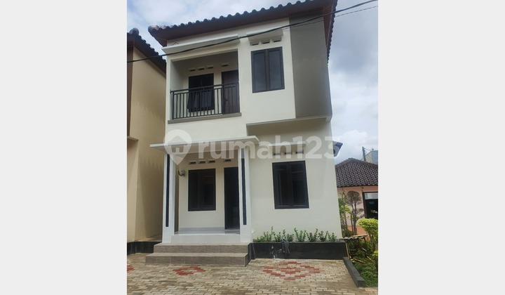 Rumah Baru 2 Lantai Pondok Gede Dekat Tol, Siap Huni