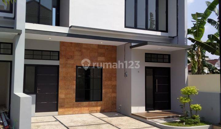 Rumah Siap Huni, Carport 2 Mobil Dekat Kampus Ukrim 2