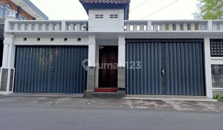 Rumah Terawat 1,5 Lantai Siap Huni Di Maguwoharjo, Depok 1