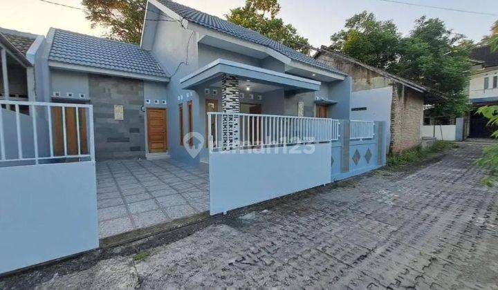  Rumah Siap Huni Dijual, Tanah Luas, SHM Pbg Lengkap, Dekat Maguwo 2