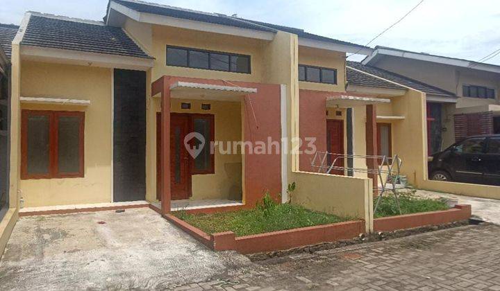 Rumah Villa Dago, 1 Lantai, Dinding Bata Merah, Harga 600 Jutaan, Dekat Pertokoan Pusat Belanja. 1