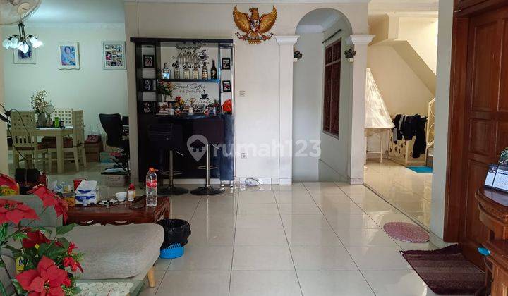 Rumah Villa Dago, Tanah Dan Bangunan Luas, 3 Lantai, Harga 2.8 Milyar, Dekat Pertokoan Pusat Belanja. 2