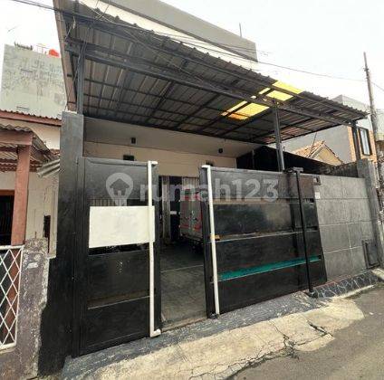 Dijual Rumah 3 Lantai Untuk Hunian Dan Usaha 1