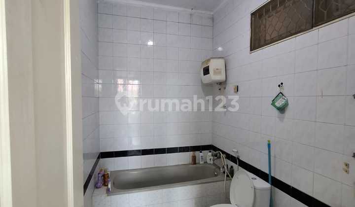 For Sale: Ready-to-Live Hook House in Cakung Area, Modern Park 2