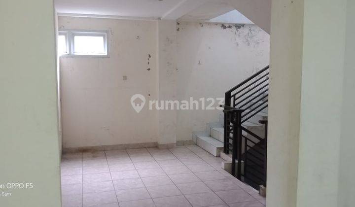 Disewakan Ruko 3 Lantai Lokasi Strategis Non Furnished 1