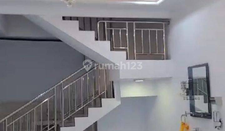 Dijual Rumah 3 Lantai Bagus Terawat Semi Furnished Daerah Kemayoran 2