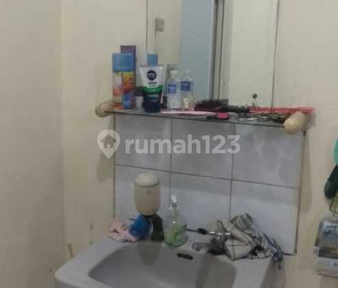 For Sale: 2.5-Story House, Move-In Ready, Strategic Location 2