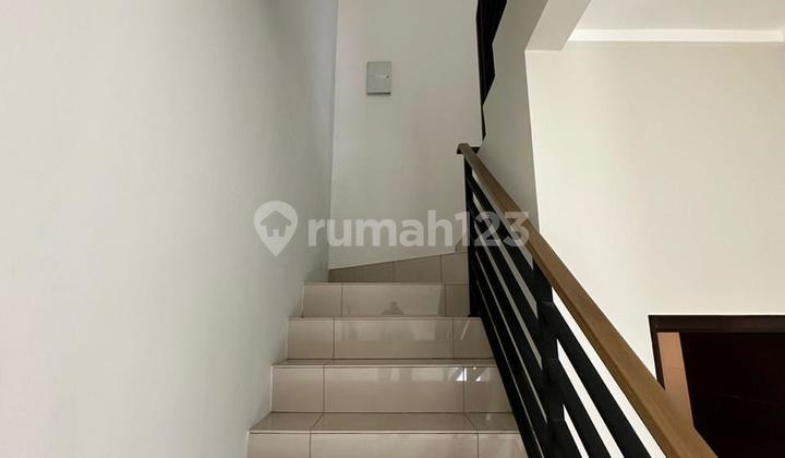 For Sale Burgundy Residence House in The Orchid Area 2