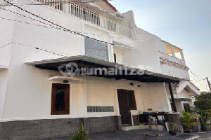 Well-Maintained House in Kelapa Gading, Land Size 116, Building Size 195, SHM Certificate, West-Facing