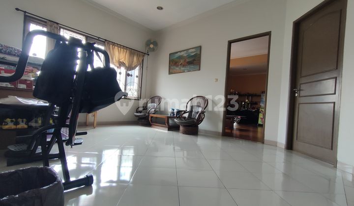 Rumah 2,5 lantai furnished kebon jeruk, 10 menit ke Gajah Mada Plz. 2